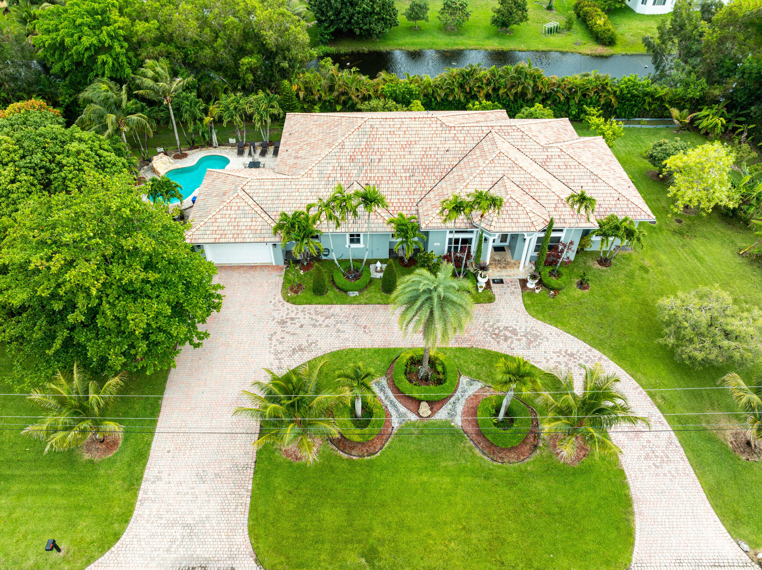 16541 SW 62nd St main architectural view