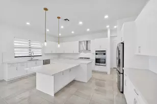 12745 Bayside Ct, Parkland, FL 33076 - Photo 9