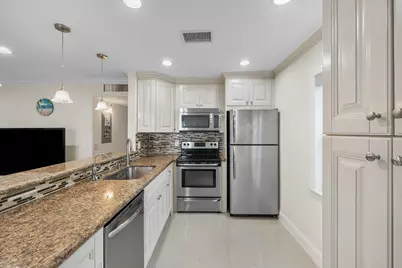 334 Burgundy G, Delray Beach, FL 33484 - Photo 5
