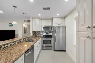 334 Burgundy G, Delray Beach, FL 33484 - Photo 5