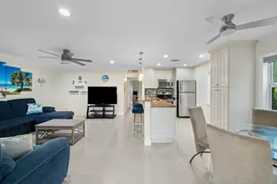 334 Burgundy G, Delray Beach, FL 33484 - Photo 3