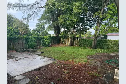 1676 W 10th Street, Riviera Beach, FL 33404 - Photo 15