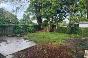 1676 W 10th St, Riviera Beach, FL 33404 - Photo 15