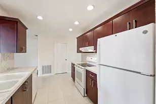 8304 NW 59th St, Tamarac, FL 33321 - Photo 7