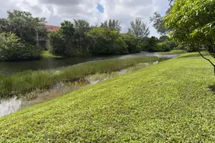212 Lake Susan Ln, West Palm Beach, FL 33411 - Photo 11