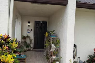 212 Lake Susan Ln, West Palm Beach, FL 33411 - Photo 3