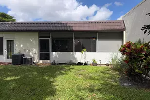 212 Lake Susan Ln, West Palm Beach, FL 33411 - Photo 9