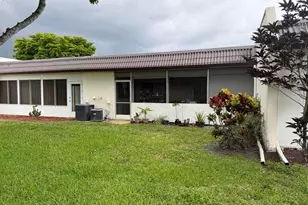 212 Lake Susan Ln, West Palm Beach, FL 33411 - Photo 9