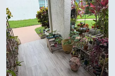 212 Lake Susan Lane, West Palm Beach, FL 33411 - Photo 7