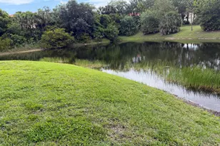212 Lake Susan Ln, West Palm Beach, FL 33411 - Photo 13