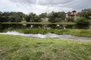 212 Lake Susan Ln, West Palm Beach, FL 33411 - Photo 11