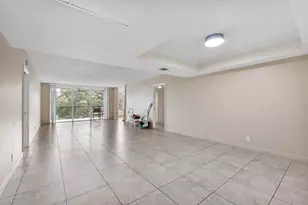 3900 Oaks Clubhouse Dr, Pompano Beach, FL 33069 - Photo 7