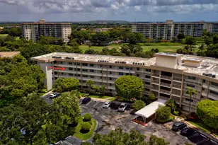 3900 Oaks Clubhouse Dr, Pompano Beach, FL 33069 - Photo 17