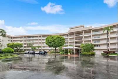 3900 Oaks Clubhouse Drive #411, Pompano Beach, FL 33069 - Photo 3