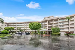 3900 Oaks Clubhouse Dr, Pompano Beach, FL 33069 - Photo 3