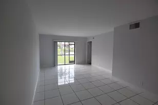 21895 Lake Forest Cir, Boca Raton, FL 33433 - Photo 5