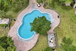 661 NE 195th St, Miami, FL 33179 - Photo 17