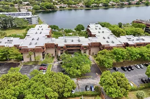 661 NE 195th St, Miami, FL 33179 - Photo 19