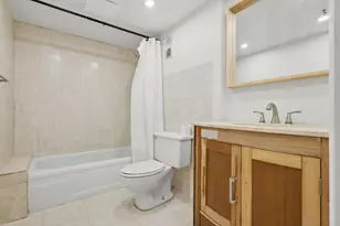 661 NE 195th St, Miami, FL 33179 - Photo 13