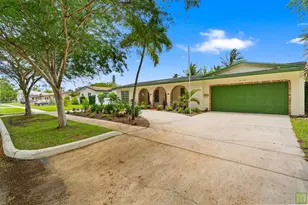 240 Lake Dr, Coconut Creek, FL 33066 - Photo 3