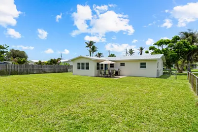 1621 Frances Avenue, Fort Pierce, FL 34949 - Photo 31