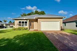 660 NE Moss Rose Pl, Port Saint Lucie, FL 34983 - Photo 1
