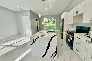 660 NE Moss Rose Pl, Port Saint Lucie, FL 34983 - Photo 9