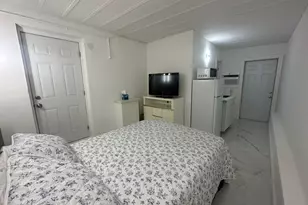 340 N 70th Terrace, Hollywood, FL 33024 - Photo 3