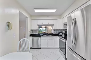 7260 Kinghurst Dr, Delray Beach, FL 33446 - Photo 5