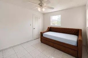 2750 W Sunrise Lakes Dr W, Sunrise, FL 33322 - Photo 9