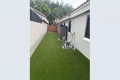 9760 NW 18th Drive, Plantation, FL 33322 - Photo 15