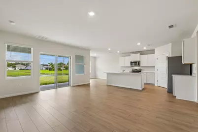 721 SE Celtic Avenue, Port Saint Lucie, FL 34983 - Photo 5