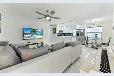 548 Burgundy L, Delray Beach, FL 33484 - Photo 3