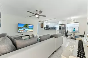 548 Burgundy L, Delray Beach, FL 33484 - Photo 3