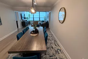 3710 Whitehall Dr, West Palm Beach, FL 33401 - Photo 9