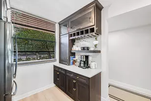 3710 Whitehall Dr, West Palm Beach, FL 33401 - Photo 5