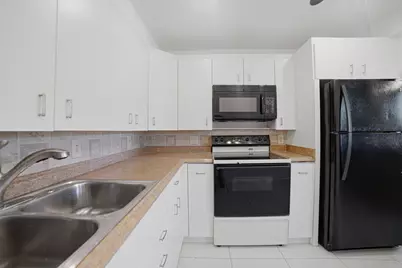1025 Newcastle B #1025, Boca Raton, FL 33434 - Photo 11