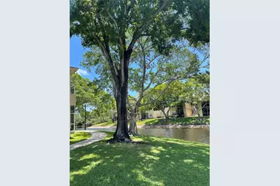 640 Cypress Club Way #J12, Deerfield Beach, FL 33064 - Photo 11