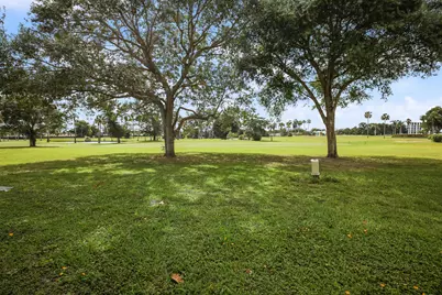 3951 Via Poinciana #112, Lake Worth, FL 33467 - Photo 11