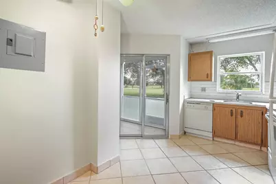 3951 Via Poinciana #112, Lake Worth, FL 33467 - Photo 5