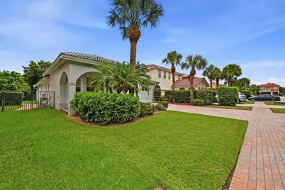 310 Venice Boulevard, Royal Palm Beach, FL 33411 - Photo 3