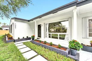 1341 N 30th Rd, Hollywood, FL 33021 - Photo 3