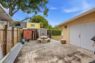 7599 NW 74th Ave, Tamarac, FL 33321 - Photo 17