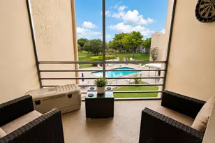 9491 Evergreen Pl, Davie, FL 33324 - Photo 9