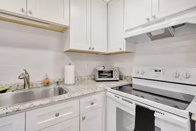 825 E Normandy #R, Delray Beach, FL 33484 - Photo 9