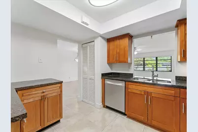1821 NE 40th Court #305, Pompano Beach, FL 33064 - Photo 11