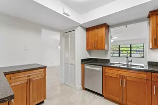 1821 NE 40th Ct, Pompano Beach, FL 33064 - Photo 11
