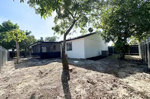 1049 Grandview Cir, Royal Palm Beach, FL 33411 - Photo 7