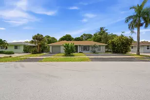 810 NE 9th Ave, Deerfield Beach, FL 33441 - Photo 1