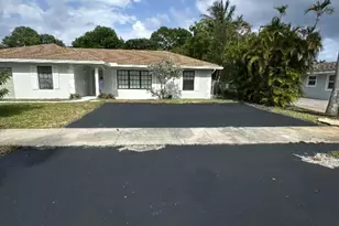 810 NE 9th Ave, Deerfield Beach, FL 33441 - Photo 1